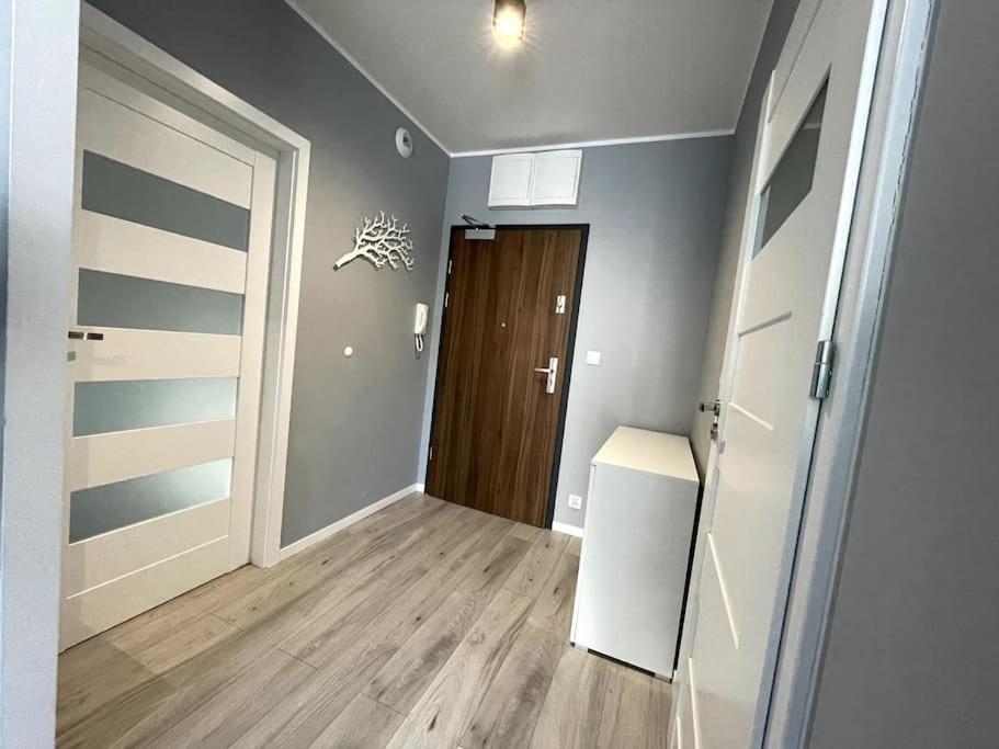 New Apartment - Near Sky Tower - 4 People - New Building - Lift Wrocław Eksteriør billede